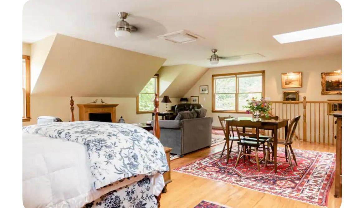 Carriage House Hideaway In Center Of Chestertown Exterior photo