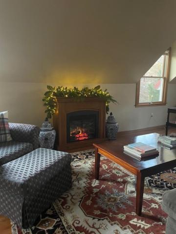 Carriage House Hideaway In Center Of Chestertown Exterior photo